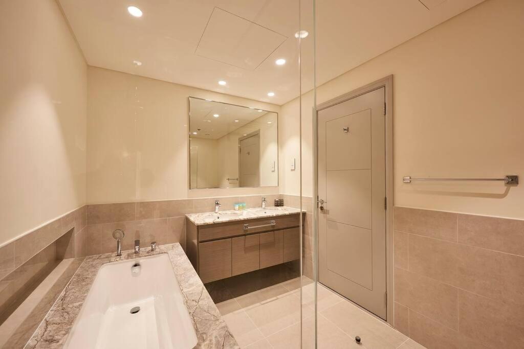 Апартаменти Tick - 4br Burj Khalifa Fountain Views 1 *